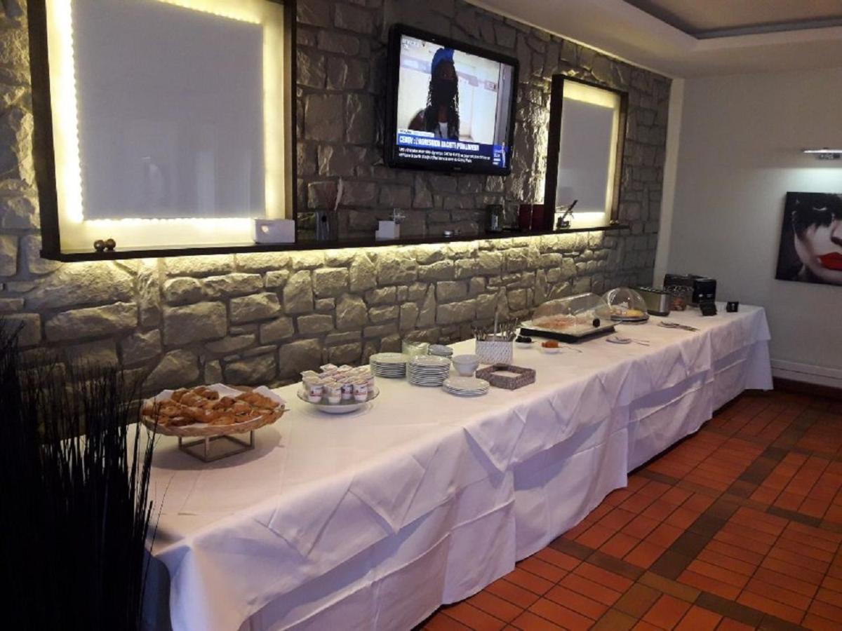 Hotel Saint-Hubert Hambach Bagian luar foto
